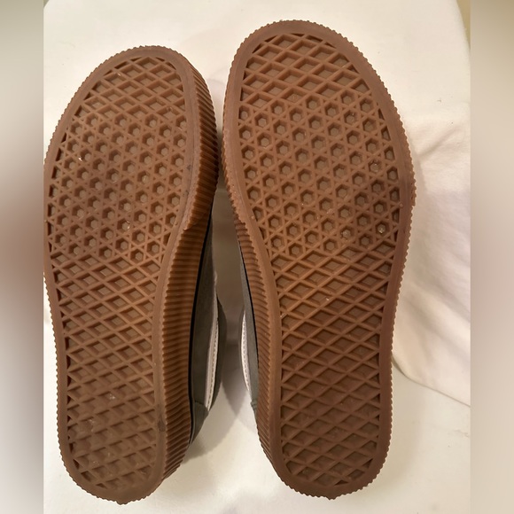 VANS women green suede with white trim leather on the sides. Worn once. - Picture 3 of 3